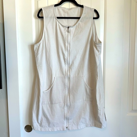 Dresses & Skirts - White sleeveless full zip tennis dress with front pockets - women's XL